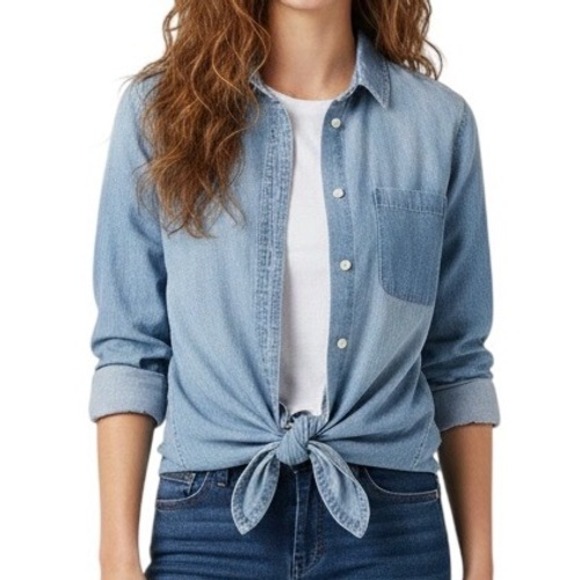 Madewell Tops - FLAW Madewell Shrunken Denim Shirt Light Wash Button Up‎ Long Sleeve Top Women M